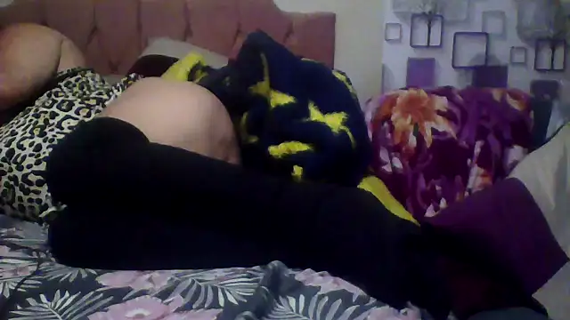 Snapshot of bialoba7 chatting on 06-12-26, 10:18 bialoba7 online show from 06-12-26, 10:18