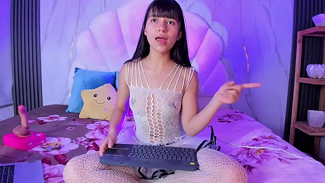 LiaJohnnson  online show from 04-22-26, 04:30