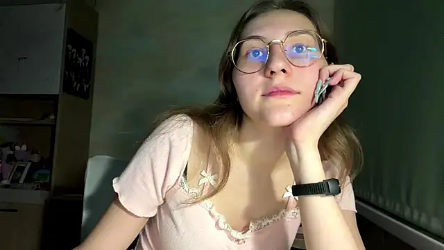 Snapshot of Miaaa_Moon chatting on 07-01-26, 07:47 Miaaa Moon online show from 07-01-26, 07:47