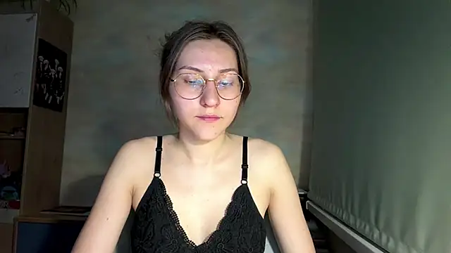 Snapshot of Miaaa_Moon chatting on 06-21-26, 08:36 Miaaa Moon online show from 06-21-26, 08:36