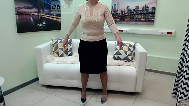 MONA W online show from 02-15-26, 05:19