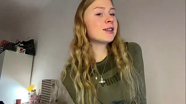 Snapshot of Flexiblegirl chatting on 02-22-26, 05:25 Flexiblegirl online show from 02-22-26, 05:25