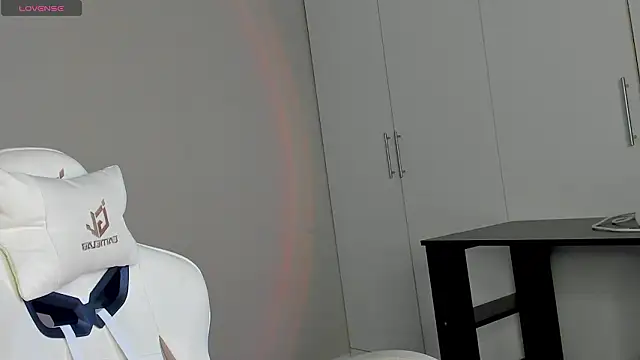 Leah Castro online show from 02-15-26, 06:03