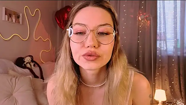 lusciousslily online show from 03-04-26, 04:31
