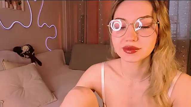 lusciousslily online show from 03-12-26, 02:06