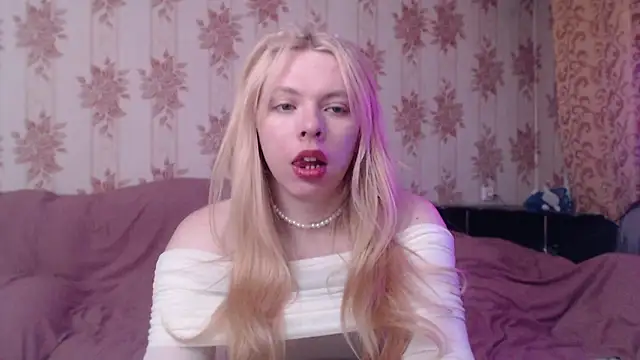 Snapshot of Cutie_Bambi chatting on 02-09-26, 11:08 Cutie Bambi online show from 02-09-26, 11:08