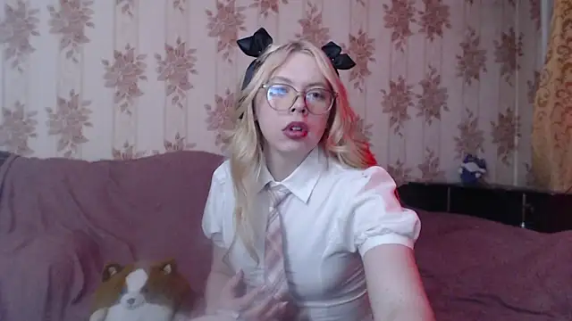 Snapshot of Cutie_Bambi chatting on 02-05-26, 11:06 Cutie Bambi online show from 02-05-26, 11:06