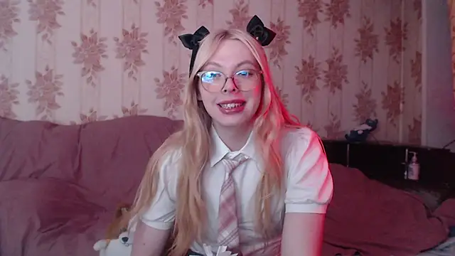 Snapshot of Cutie_Bambi chatting on 02-07-26, 12:24 Cutie Bambi online show from 02-07-26, 12:24