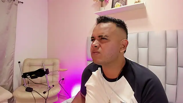 Snapshot of jay_kross1 chatting on 02-13-26, 01:38 jay kross1 online show from 02-13-26, 01:38