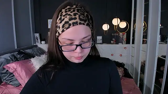 Snapshot of Maykinkya chatting on 02-25-26, 01:55 Maykinkya online show from 02-25-26, 01:55