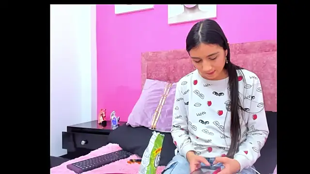 Vaiolletcooper online show from 03-13-26, 02:44