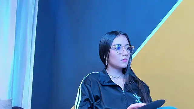 Vaiolletcooper online show from 04-01-26, 01:52