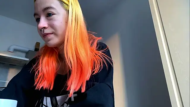 Snapshot of EmilyHein chatting on 02-14-26, 06:13 EmilyHein online show from 02-14-26, 06:13