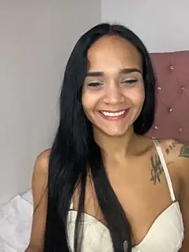 Snapshot of Maria_x_Alejandra chatting on 02-13-26, 04:01 Maria x Alejandra online show from 02-13-26, 04:01