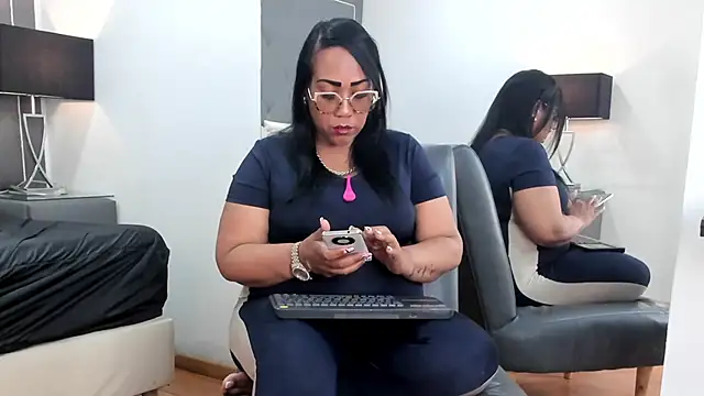 Snapshot of Oliviia_williams chatting on 02-12-26, 11:10 Oliviia williams online show from 02-12-26, 11:10