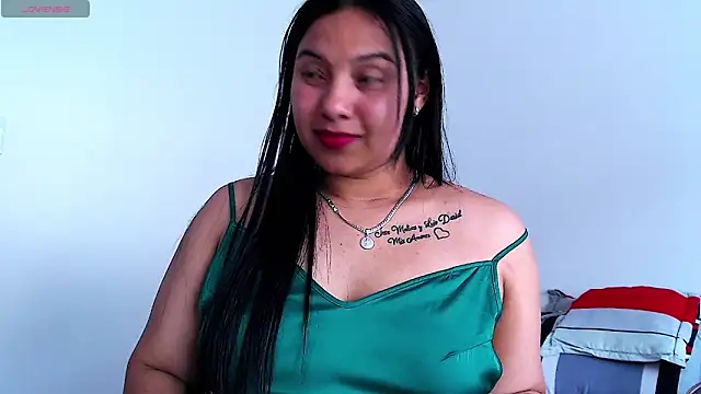 Snapshot of emily-rousee- chatting on 02-14-26, 06:41 emily-rousee- online show from 02-14-26, 06:41