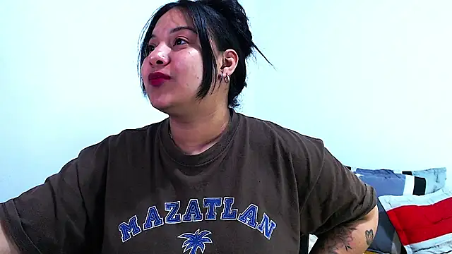 Snapshot of emily-rousee- chatting on 02-26-26, 02:22 emily-rousee- online show from 02-26-26, 02:22