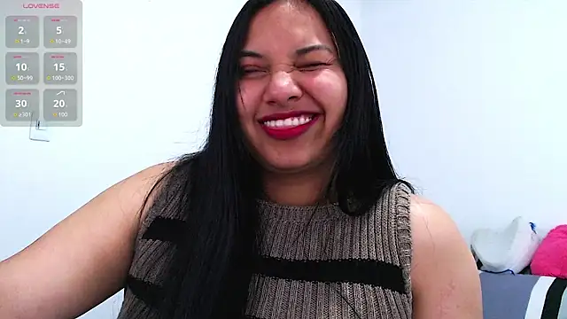 Snapshot of emily-rousee- chatting on 02-18-26, 01:40 emily-rousee- online show from 02-18-26, 01:40