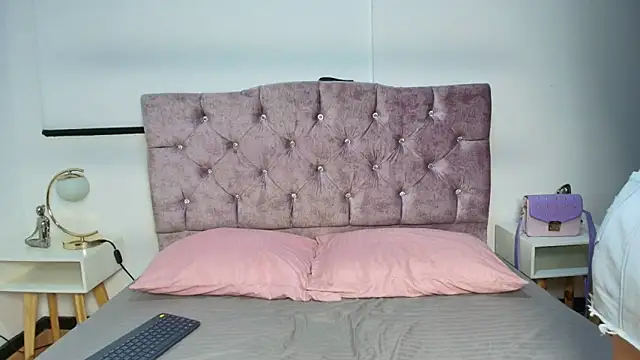 Ruby Rouge  online show from 03-18-26, 07:04