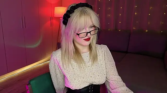 Snapshot of Mary_Piersen chatting on 03-02-26, 12:22 Mary Piersen online show from 03-02-26, 12:22