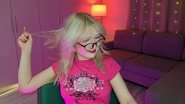 Snapshot of Mary_Piersen chatting on 02-09-26, 08:51 Mary Piersen online show from 02-09-26, 08:51