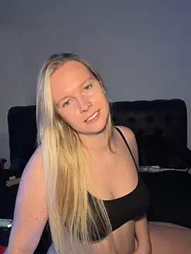 Snapshot of Ellie-rosee chatting on 02-15-26, 03:00 Ellie-rosee online show from 02-15-26, 03:00