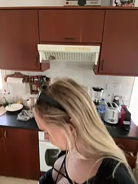 Snapshot of Ellie-rosee chatting on 02-27-26, 06:57 Ellie-rosee online show from 02-27-26, 06:57