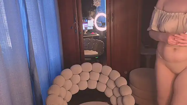 Doll lira online show from 04-21-26, 02:34