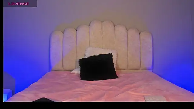 Snapshot of Celestecastro_ chatting on 04-21-26, 01:42 Celestecastro online show from 04-21-26, 01:42