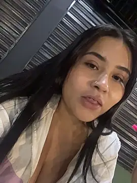 Snapshot of LunnaMoretti chatting on 04-17-26, 04:37 LunnaMoretti online show from 04-17-26, 04:37