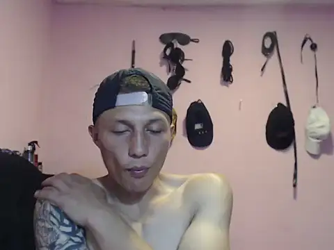 Snapshot of Cronos_Hot_8 chatting on 03-01-26, 10:32 Cronos Hot 8 online show from 03-01-26, 10:32