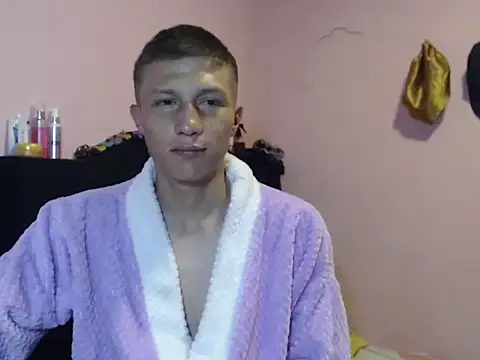 Snapshot of Cronos_Hot_8 chatting on 02-28-26, 03:39 Cronos Hot 8 online show from 02-28-26, 03:39