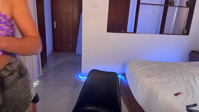 Snapshot of ViviNoir chatting on 02-18-26, 11:45 ViviNoir online show from 02-18-26, 11:45