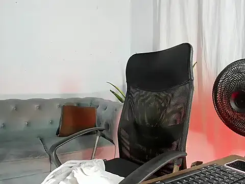 Snapshot of camila_wood chatting on 05-15-26, 11:36 camila wood online show from 05-15-26, 11:36