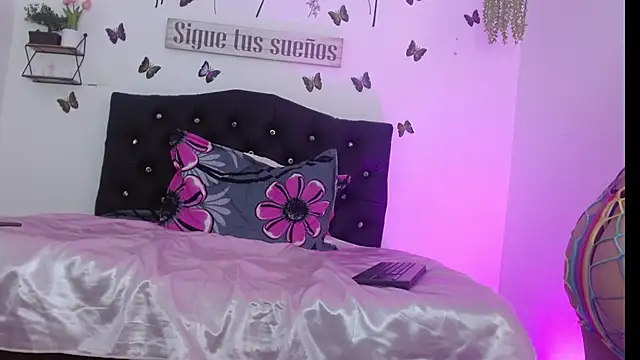 Snapshot of Coral_Villalobos chatting on 02-21-26, 12:40 Coral Villalobos online show from 02-21-26, 12:40