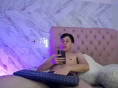 santiago xxxcol online show from 03-11-26, 12:04