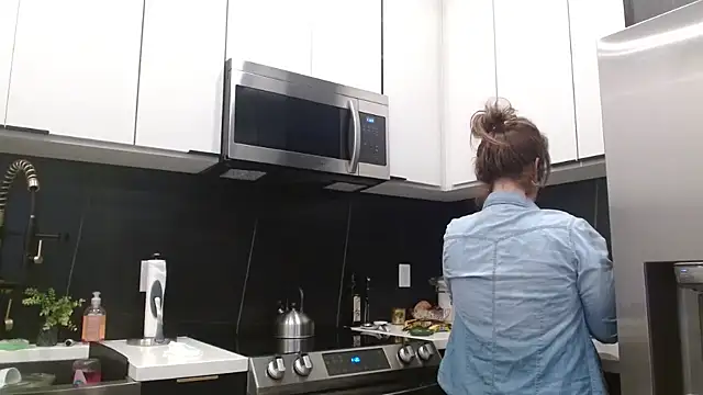 HazelSkyesChat online show from 04-15-26, 04:22