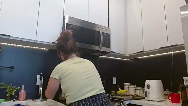 HazelSkyesChat online show from 04-17-26, 09:06