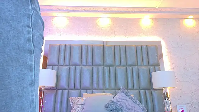 AlanaHouston online show from 04-12-26, 04:38