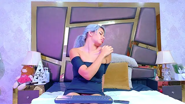 AlanaHouston online show from 04-11-26, 04:42