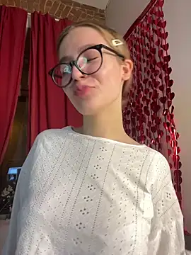 Snapshot of MyKittySayMeow chatting on 02-14-26, 08:31 MyKittySayMeow online show from 02-14-26, 08:31