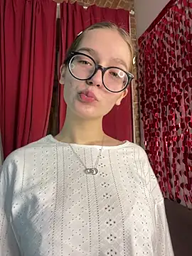 Snapshot of MyKittySayMeow chatting on 02-15-26, 08:41 MyKittySayMeow online show from 02-15-26, 08:41