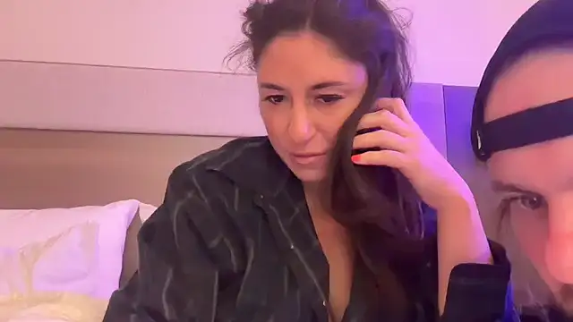 Snapshot of mr_mrs_glitter chatting on 03-30-26, 03:30 mr mrs glitter online show from 03-30-26, 03:30