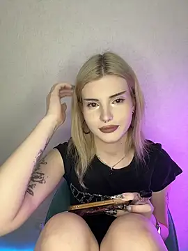 ScarletBlackwood online show from 04-14-26, 05:18