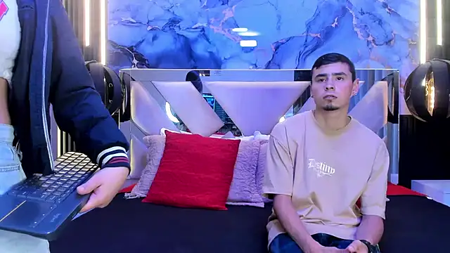 ChloeandAdam online show from 03-25-26, 04:01