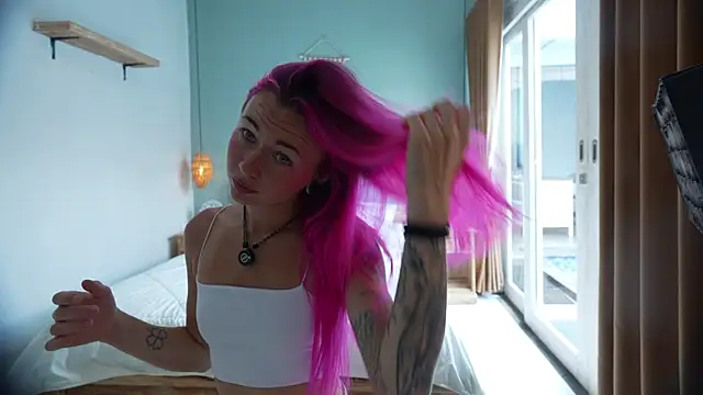 Sarah Pink online show from 10-06-25, 03:51