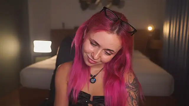 Sarah Pink online show from 05-15-26, 01:53