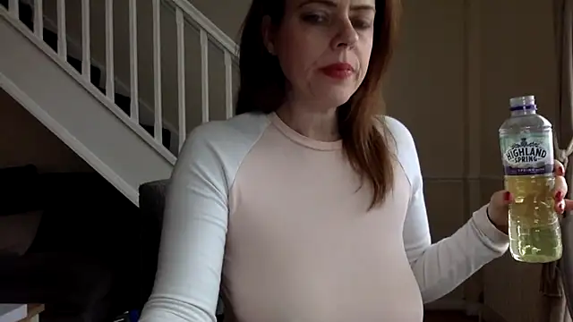 Snapshot of ElizabethArden42- chatting on 02-26-26, 02:06 ElizabethArden42- online show from 02-26-26, 02:06