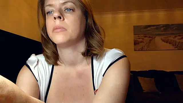 Snapshot of ElizabethArden42- chatting on 05-01-26, 10:15 ElizabethArden42- online show from 05-01-26, 10:15