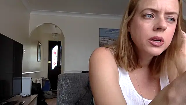 Snapshot of ElizabethArden42- chatting on 05-21-26, 09:06 ElizabethArden42- online show from 05-21-26, 09:06